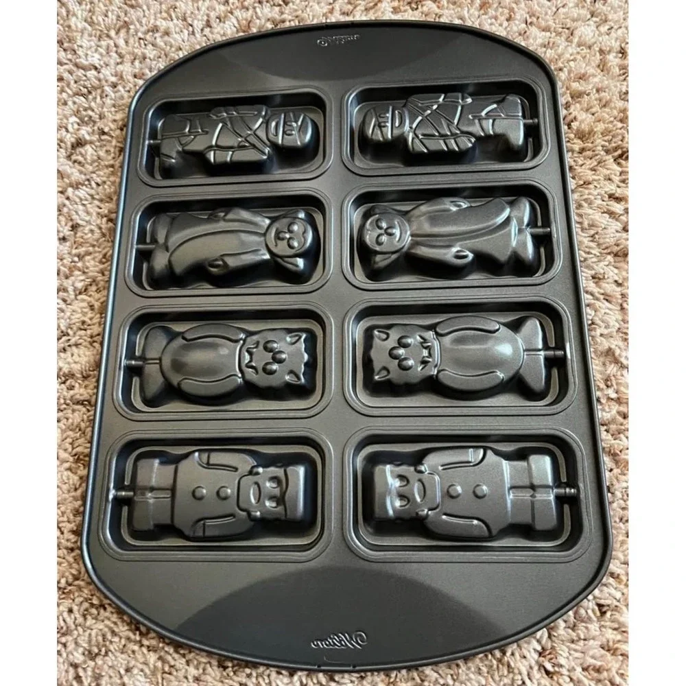Wilton Halloween Pops Cookie Pan 8 Cake‎ Pops Mummy, Vampire, Alien, Dracula